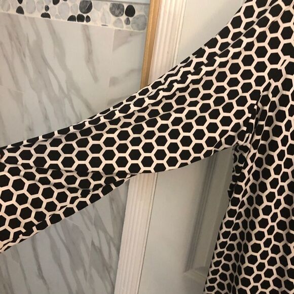 3 for $20 WORTHINGTON Black/White Poly Blouse 3X - Picture 6 of 7